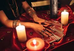 24 saatte aşık etme, sevgiliyi geri getirme, kısmet açma... Falcı, medyum, astrologlar şimdi yandı