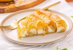 Öğlen atıştırmalığında ağızda çıtır çıtır dağılan börek deneyin - 3 yufka yetiyor
