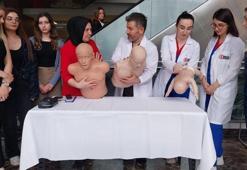 Halka açık gerçekleştirildi! Hayat kurtaran ilk yardım tekniği ‘Heimlich Manevrası’