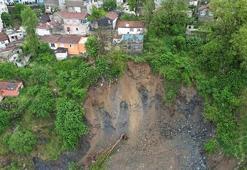 Gaziosmanpaşa'daki toprak kayması saniye saniye görüntülendi