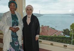 Emine Erdoğan, Nijerya Devlet Başkanı'nın eşi Oluremi Tinubu'yla görüştü