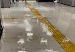 İstanbul'da sağanak yağış! Yenibosna Metro İstasyonu'nu su bastı