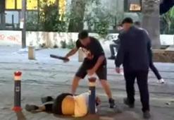 Gençlere demir çubuklu saldırı! O anlar saniye saniye kaydedildi