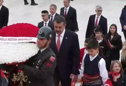 Milli Eğitim Bakanı Tekin ve çocuklardan Anıtkabir'e ziyaret