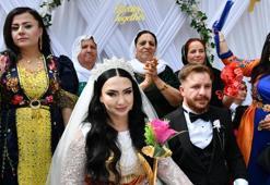 Ukraynalı kadın ile Şırnaklı adam sosyal medyadan tanıştıp dünya evine girdi! Çifte 1 milyonluk takı ve para takıldı