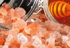 Balın içerisine 1 kaşık ekleyince vücuttaki zehir akıyor; En güçlüsü bu, cilde de sürülüyor!