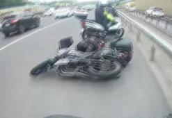 Motosiklet kaza yaptı! Saniye saniye kask kamerasına yakalandı