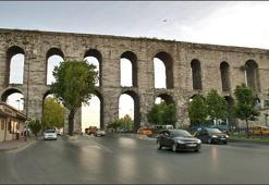 Bozdoğan Kemeri'ni (Valens Su Kemeri) kim (hangi imparator) yapmıştır? İstanbul Fatih'teki Bozdoğan Kemeri kaç yılında yapılmıştır?