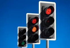 Trafik ışıkları neden hep yuvarlak şekildedir? Trafik lambalarında neden kırmızı, sarı, yeşil renk kullanılır?