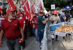 Herkes alanlarda onlar ekmek parası peşinde! Çalışmaya devam ettiler