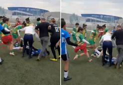 Kadın futbolcular birbirine girdi! Çevik Kuvvet devreye girdi, 7 oyuncu yaralandı
