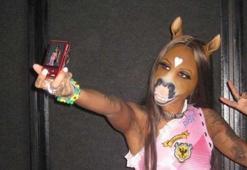 At suratlı kadın gerçek mi, Stella’nın eski hali nasıl? At kadın Stella kimdir?