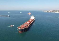 Haydarpaşa açıklarında yük gemisi karaya oturdu, boğaz trafiği askıya alındı