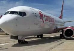 Alanya'da içinde 190 kişi bulunan uçağın inişte ön tekeri patladı!
