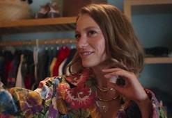 Kimler Geldi Kimler Geçti Serenay Sarıkaya takıları gündem oldu! Serenay Sarıkaya’nın kolyesi ne, belli oldu mu, kıyafetleri ve gözlüğü nereden?