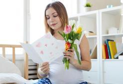 İlk anneler günün kutlu olsun! Hamilelere, arkadaşa, eşe, ablaya, kızına ilk anneler günü mesajı ve ilk kez anne olana anneler günü sözleri ile hamilelere anneler günü mesajları