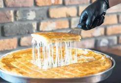 Adana mutfağında yeni soluk: Bunu bir kere yiyen bir daha vazgeçemedi! Su böreğini deneyen herkes çok sevdi