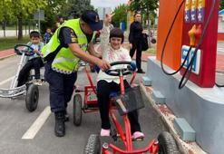 Jandarmadan özel çocuklara trafik eğitimi! Uygulama yaptırıldı