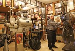 Adana'da müzeye çevirdiği evinde Yeşilçam'ı yaşatıyor