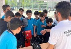 GAÜN öğrencileri geliştirdikleri projeleri liselilere anlattı! Stantta sergilediler