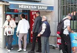 Çılgın Sayısal Loto 300 milyon TL’yi aşan dev ikramiye! Vatandaşlar soluğu bayide aldı