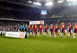 Galatasaray-Fenerbahçe derbisi öncesi Rams Park'ta şölen! Florya'da sarı-lacivertli taraftara pet şişe atıldı