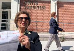 81 yaşındaki üniversite öğrencisinin azmi gençlere taş çıkarıyor