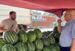 Kelek karpuz iade isteğine pazarcı elinde bıçakla karşı çıktı! Kilosu 10 lira