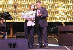 Ünlü sanatçı Naz Ölçal GKV festivalinde sahne aldı! Ayakta alkışlandı
