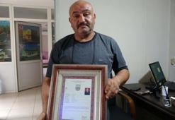 Tatbikatta sakatlanarak tedavi gören emekli uzman çavuşa 20 yıl sonra gelen gazilik gururu