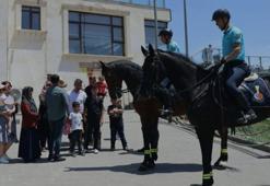 Atlı jandarma birlikleri turistik yerlerde devriye görevi icra etti! Yoğun ilgi gördü