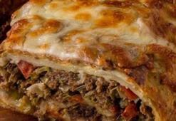 Misafir Doyuran Börek Gelinim Mutfakta 30 Mayıs > Misafir Doyuran börek nasıl yapılır? Misafir doyuran börek tarifi, yapılışı ve malzemeleri