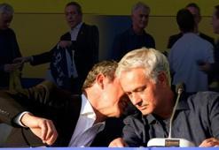 Ali Koç, Mourinho'ya müdahale etti! Elinden hemen aldı, Fenerbahçeliler izledi