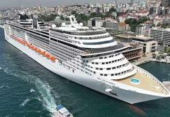 Dev kruvaziyer gemi İstanbul'a demir attı