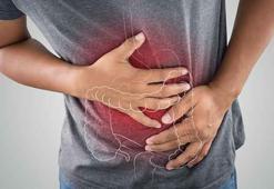 Tıp dünyası şokta Aynı anda hem öksürüp hem hapşırınca kalın bağırsakları dışarı fırladı!