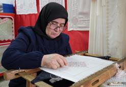 7 yaşında başladığı nakış işini 43 yıldır severek sürdürüyor