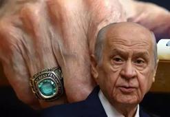 Bahçeli'nin yüzüğündeki yazı sosyal medyada gündem oldu
