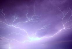Kuvvetli rüzgar ve gök gürültülü sağanak yağış geliyor! Meteoroloji yeni raporu yayınlayarak birçok ili uyardı