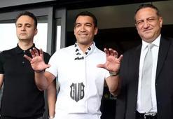 Beşiktaş'ın yeni teknik direktörü Giovanni van Bronckhorst İstanbul'a geldi!