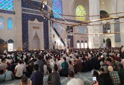 Çamlıca Camii'nde bayram namazı kılındı! Vatandaşlar akın etti