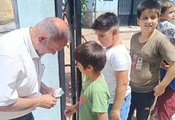Adana'da 18 yıllık gelenek bozulmadı, çocuklar bu bayramda da harçlıklarını aldı