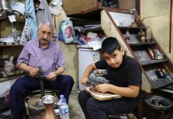 10 yaşında öğrendiği bakırcılığı 60 yıldır yaşatmaya çalışıyor