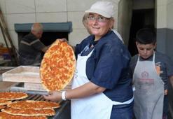Gaziantep'in kadın pide ustası erkeklere taş çıkartıyor! Her gün bin 500 ekmek yaptık