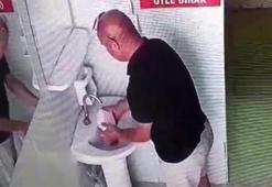 Cami tuvaletinde şok eden anlar! "Sözün bittiği yerdeyiz"