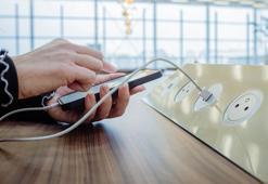 Cep telefonunu dışarıda şarj edenlere uyarı geldi! Tüm bilgileriniz dolandırıcıların eline geçiyor