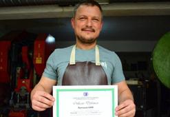 "Diplomalı nalbant" kendi geliştirdiği sistemle paraya para demiyor! 4 dakikalık işi 45 saniyeye indirdi