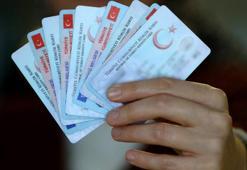 Ehliyet ve kimliklerle ilgili yeni detay! Eskiler iptal ediliyor, yeniler eve kadar geliyor