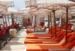 Turizm cenneti Antalya'da boş kalmayan Konyaaltı Sahili'nde günlük maliyet 1500 lira!