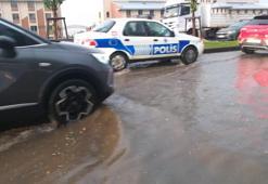 Sağanak sele neden oldu, alt geçitler suyla doldu