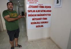 Dolandırıldığını söyleyen müteahhit dairenin kapısını betonla kapattı, binaya afiş astı